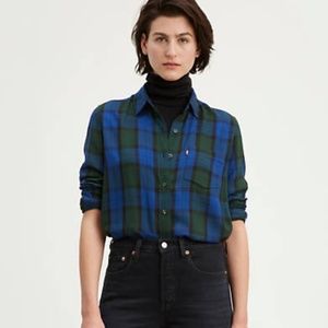 Levi’s Ultimate Boyfriend Shirt Size: S